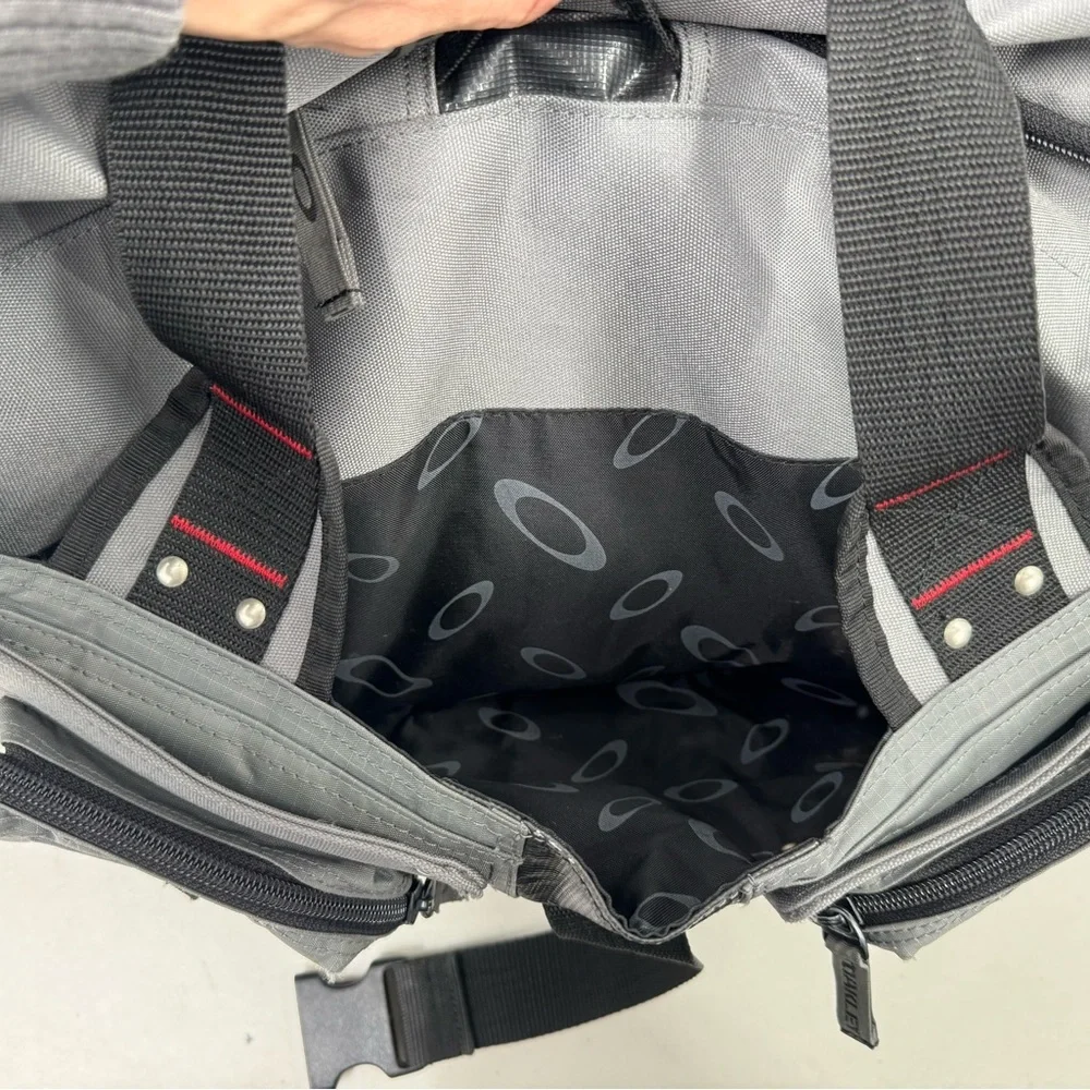 Oakley men duffel